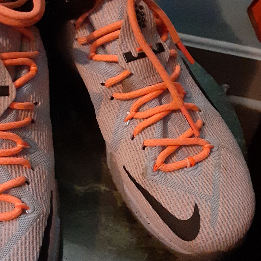 Lebron 12 Easter - Picture 4 of 9